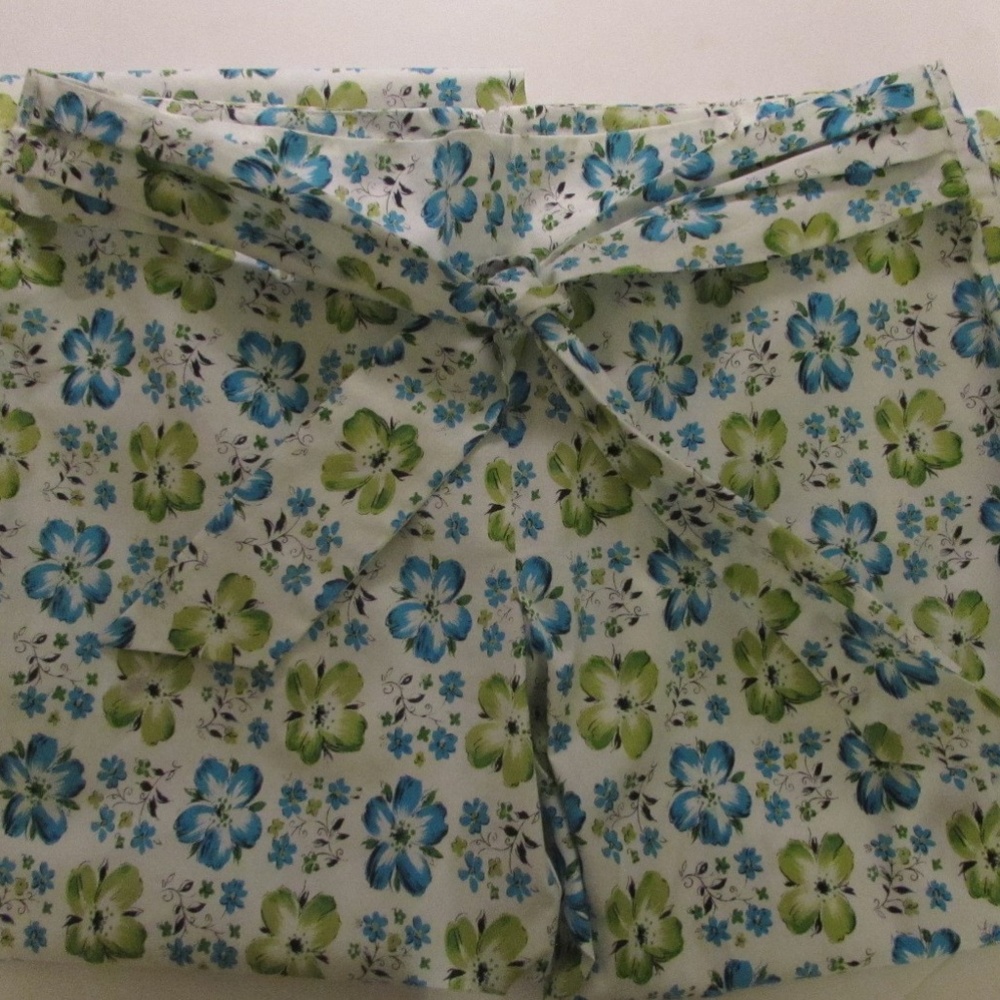 Central Falls Size 10 Floral tie belt pants